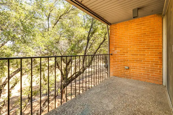 524 E Avenue J #C, Grand Prairie, TX 75050