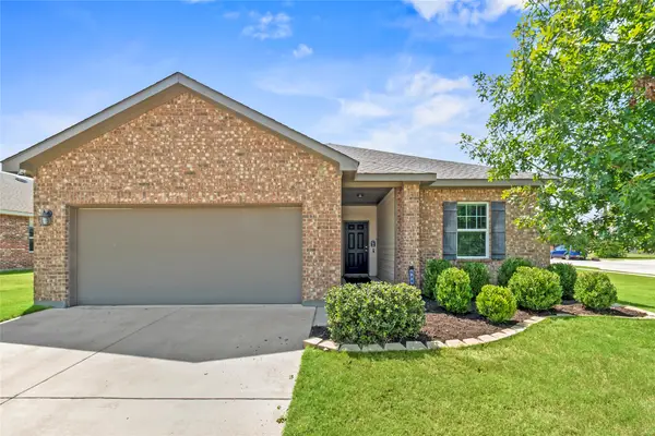 500 Swift Current Drive, Crowley, TX 76036