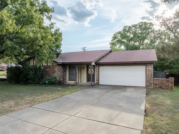 700 Del Mar Lane, Arlington, TX 76012