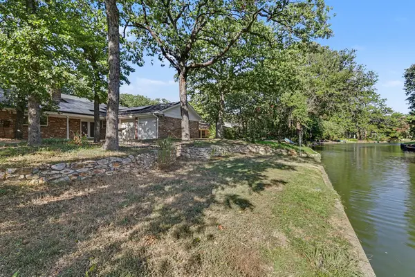 2408 Winewood Lane, Arlington, TX 76013