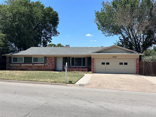 1321 Hurstview Drive, Hurst, TX 76053