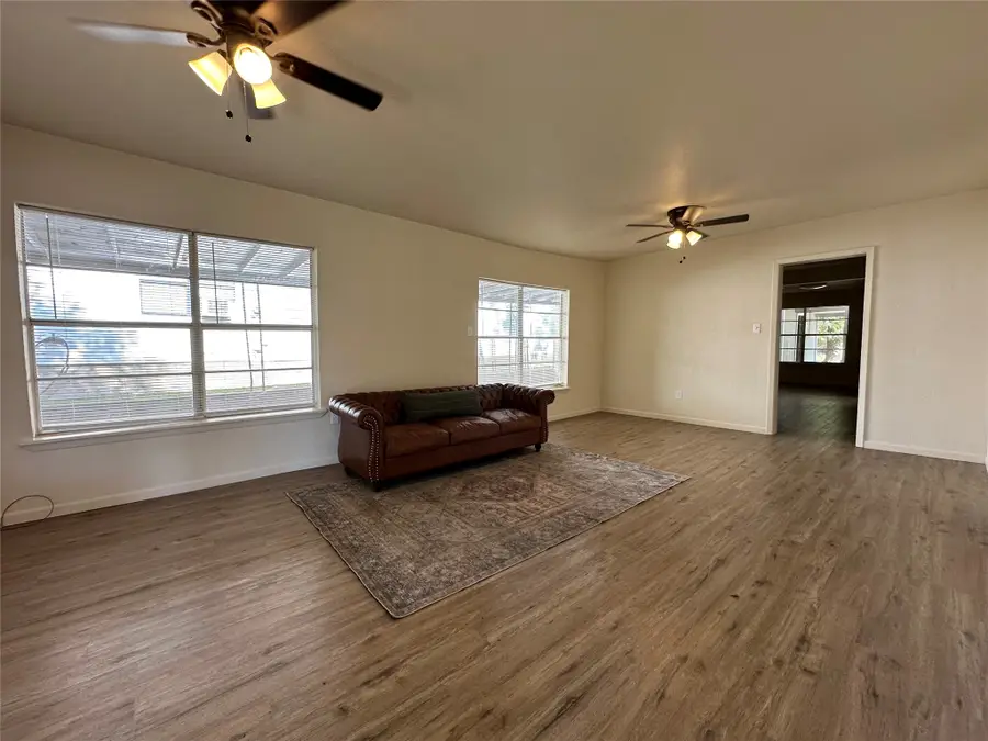 603 W Walcott Avenue, Comanche, TX 76442 - #2