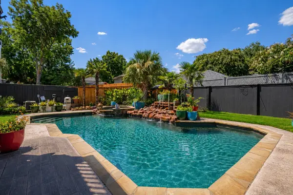 2700 Valleywood Drive, Grapevine, TX 76051