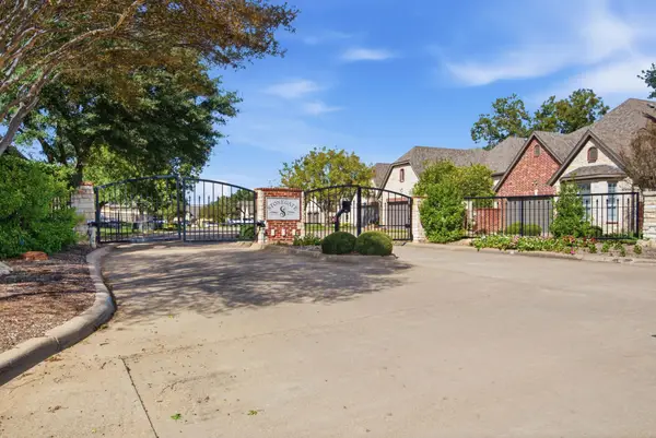 600 N Avalon Court, Granbury, TX 76048