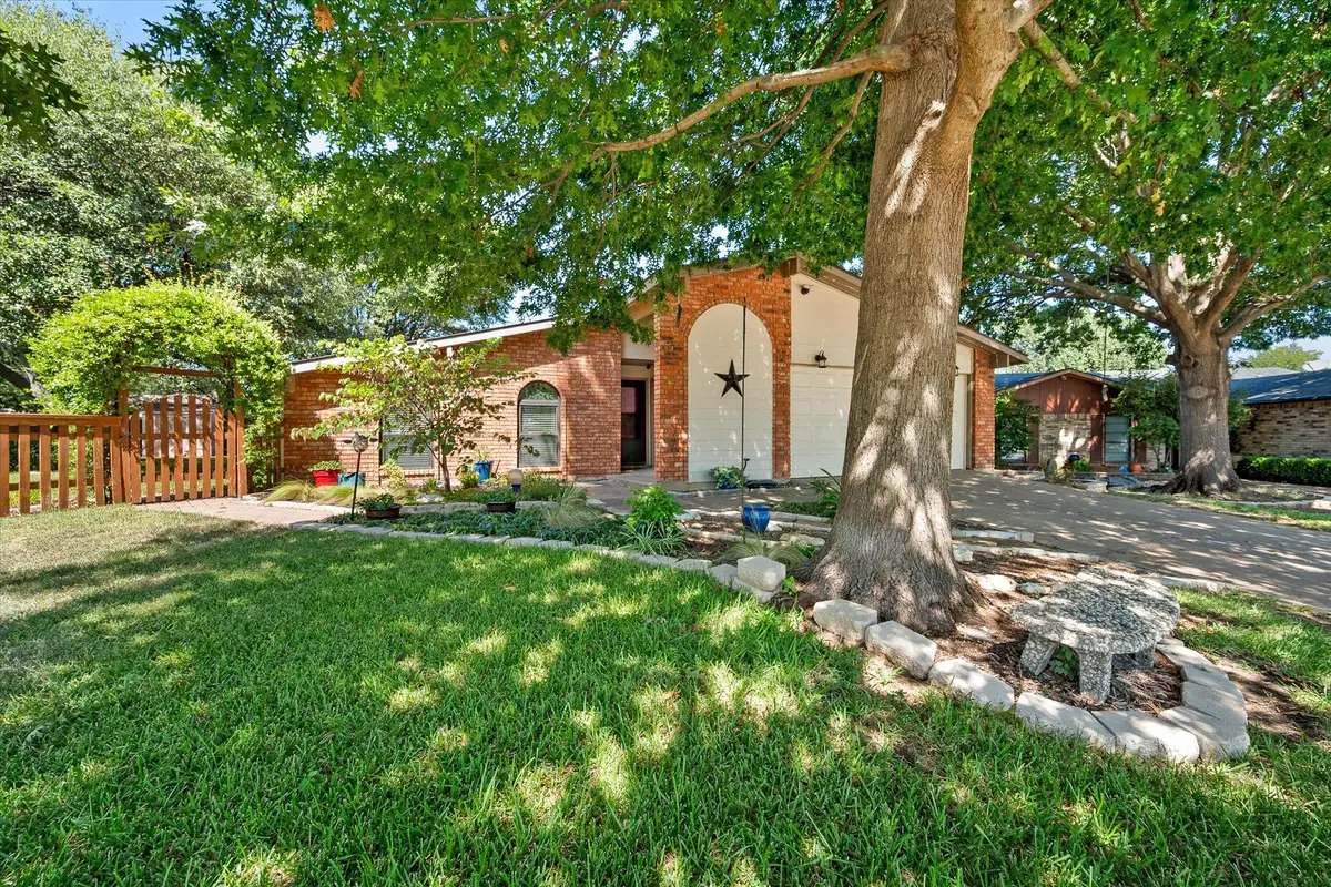 7520 Weatherwood Court, Fort Worth, TX 76133 - #1