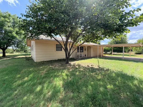 105 W Elm Street, Gustine, TX 76455