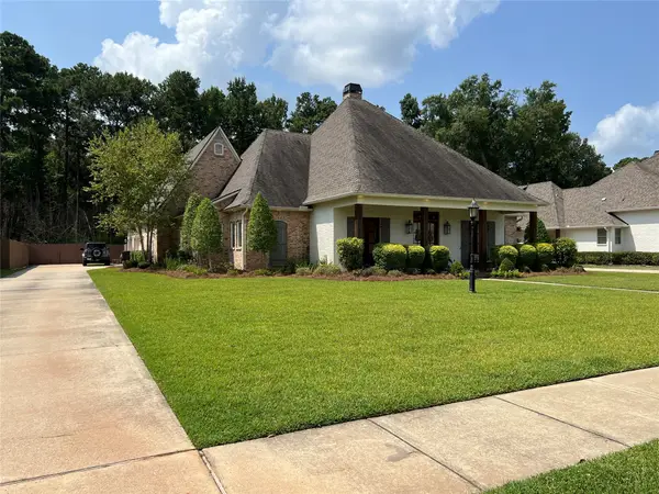 435 Oakwood Trace Court, Shreveport, LA 71106