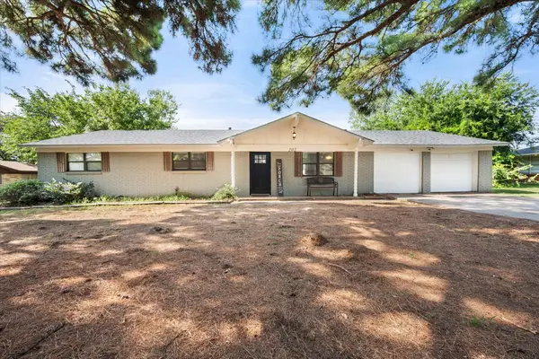 202 Lone Star Street, Joshua, TX 76058