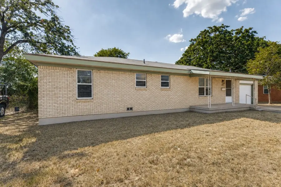 3021 Edith Lane, Haltom City, TX 76117 - #2