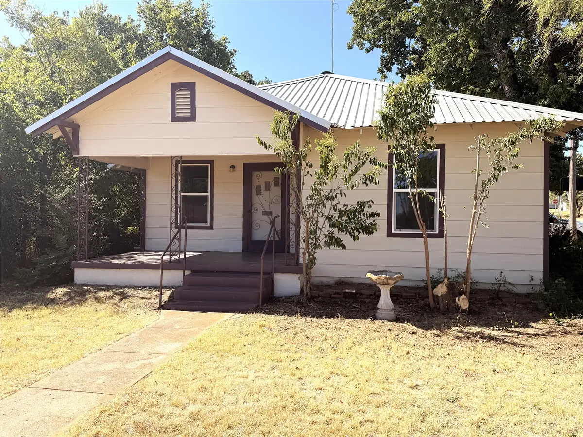 712 W Main Street, Eastland, TX 76448 - #1