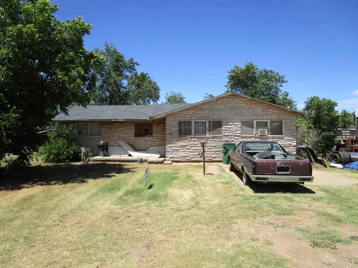 109 E 14th Street, Quanah, TX 79252 - #1