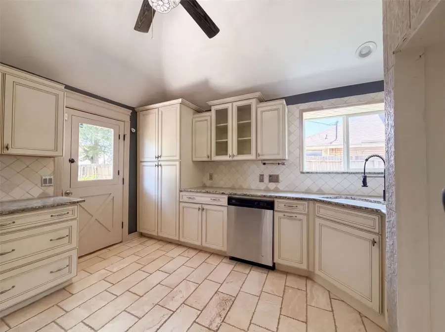 6315 Meadow Glen Drive, Arlington, TX 76018 - #2