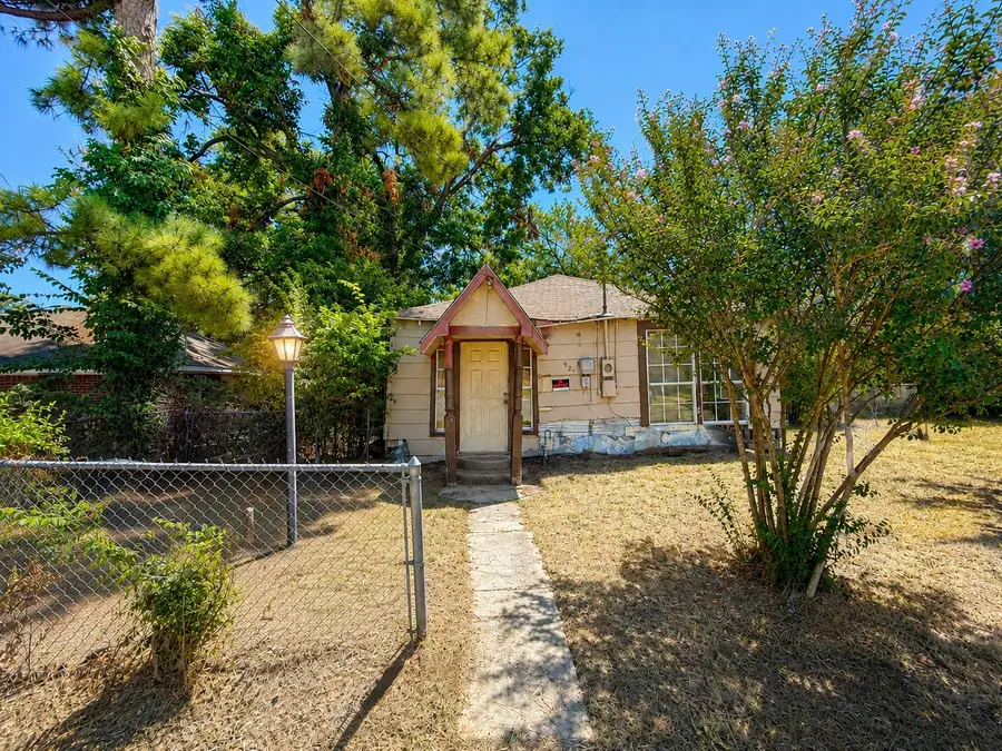 921 S Medora Street, Terrell, TX 75160 - #3