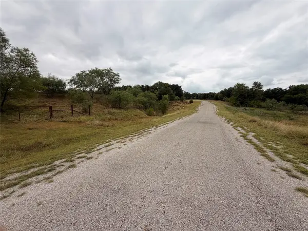 114 County Rd 1742, Chico, TX 76431