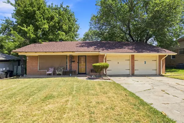 1817 Ellington Drive, Fort Worth, TX 76112