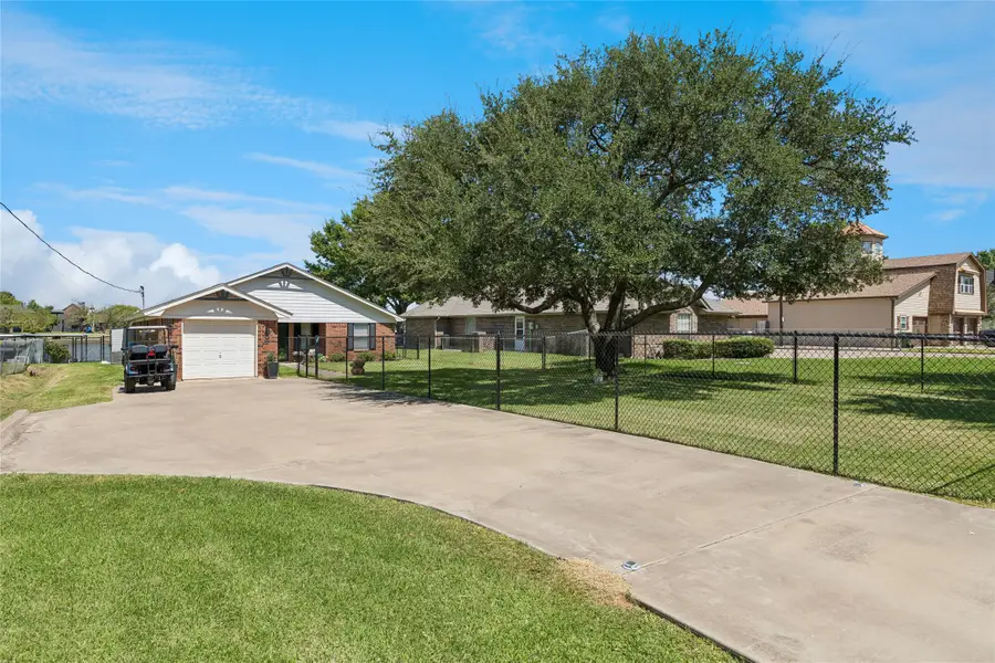 4001 Apache Trail Court, Granbury, TX 76048 - #3