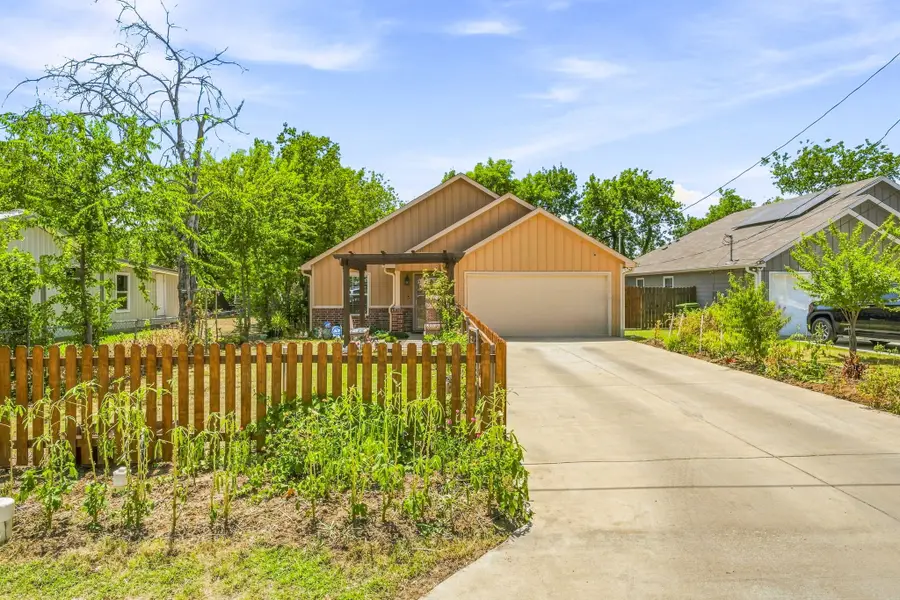 1006 SE 3rd Street, Mineral Wells, TX 76067 - #2