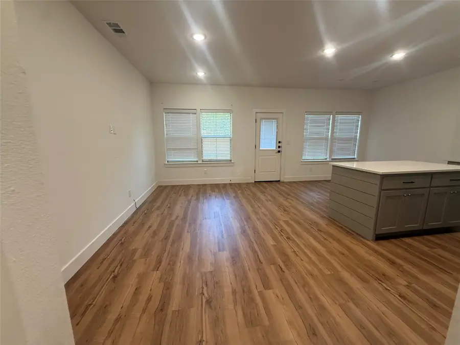 905 E 10th Street, Bonham, TX 75418 - #2