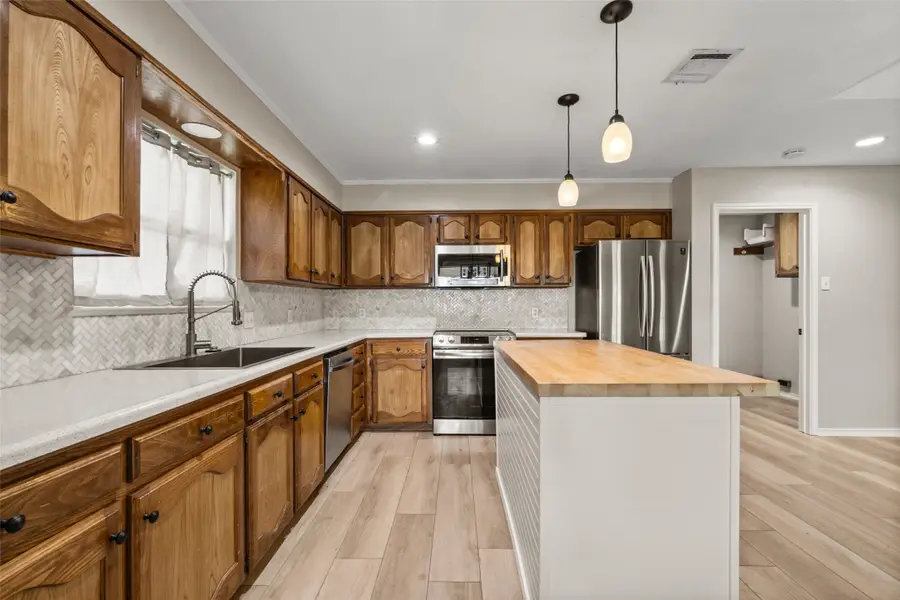 209 Bonham Drive, Hewitt, TX 76643 - #3