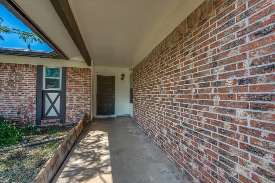 204 E Cunningham Avenue, Crowley, TX 76036 - #3
