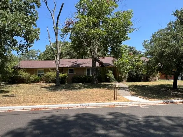 1203 Clover Lane, Denton, TX 76209