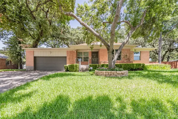 1233 Fair Oaks Drive, Irving, TX 75060