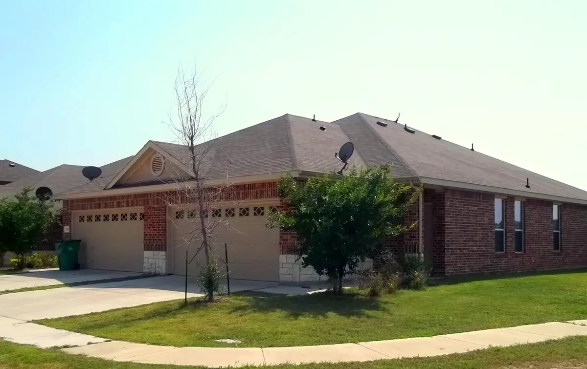 345-347 Schirra Court, Lavon, TX 75166 - #1