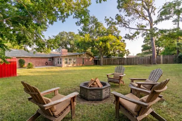 909 N Dove Road, Grapevine, TX 76051