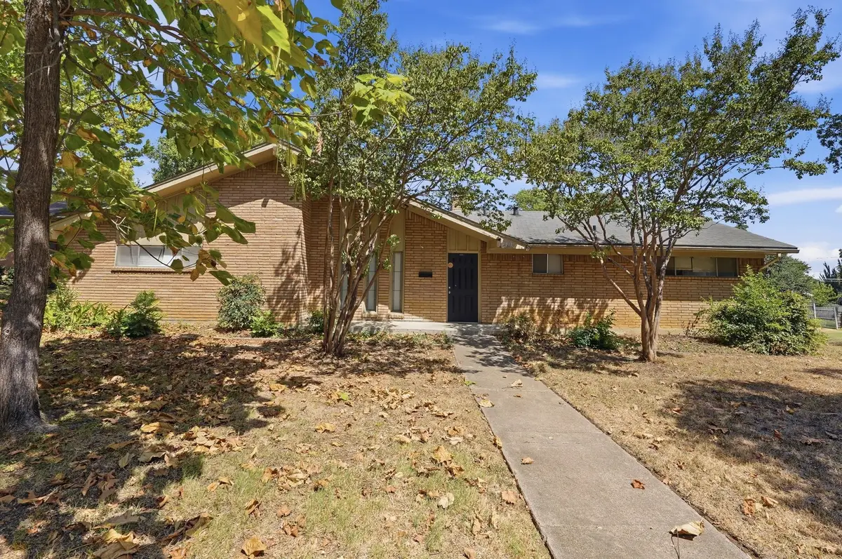 417 Lakeside Drive, Irving, TX 75062 - #1