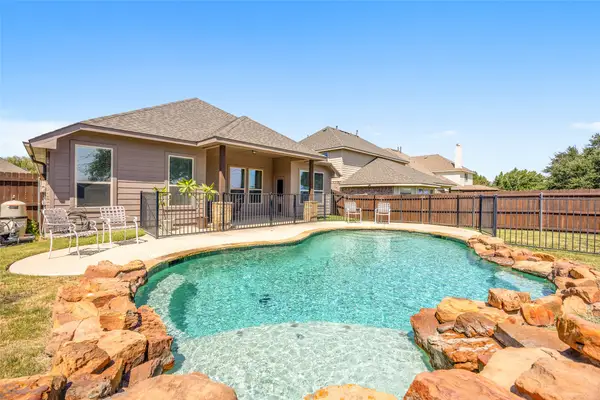 1009 Prairie Heights Drive, Fort Worth, TX 76108