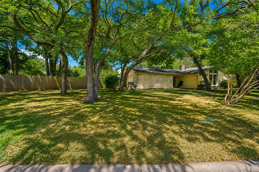 133 Oakhurst Drive, Bedford, TX 76022 - #2