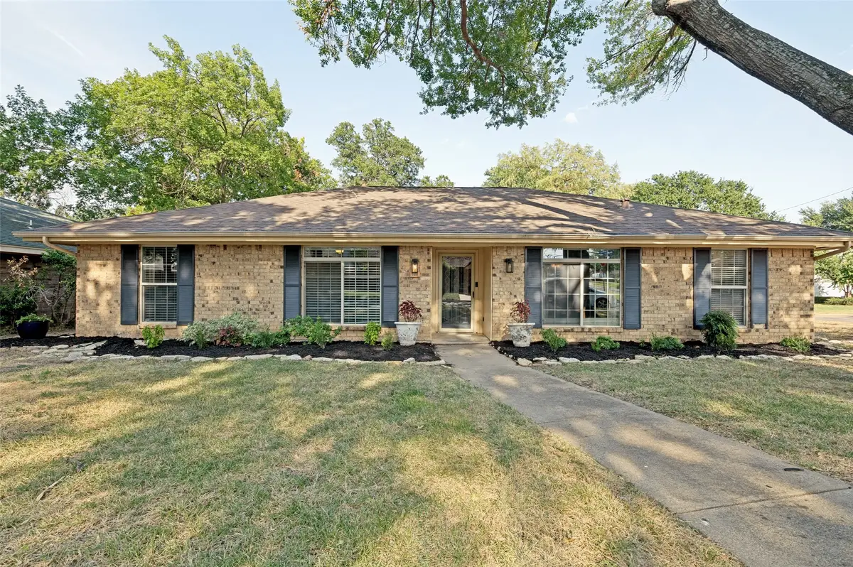 2401 Radcliffe Drive, Arlington, TX 76012 - #1
