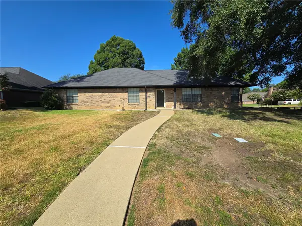 200 Lakewood Drive, Longview, TX 75604