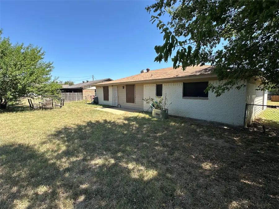 1306 Berry Drive, Cleburne, TX 76033 - #3
