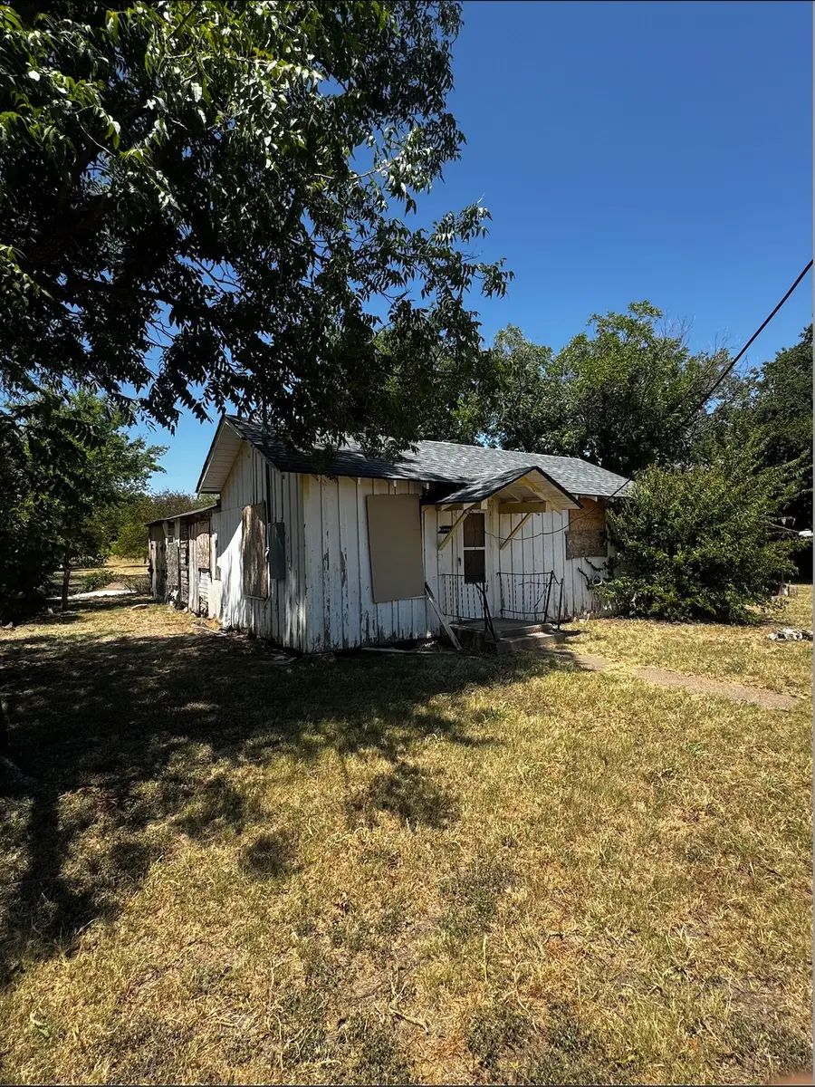 809 N Avenue F, Olney, TX 76374 - #3