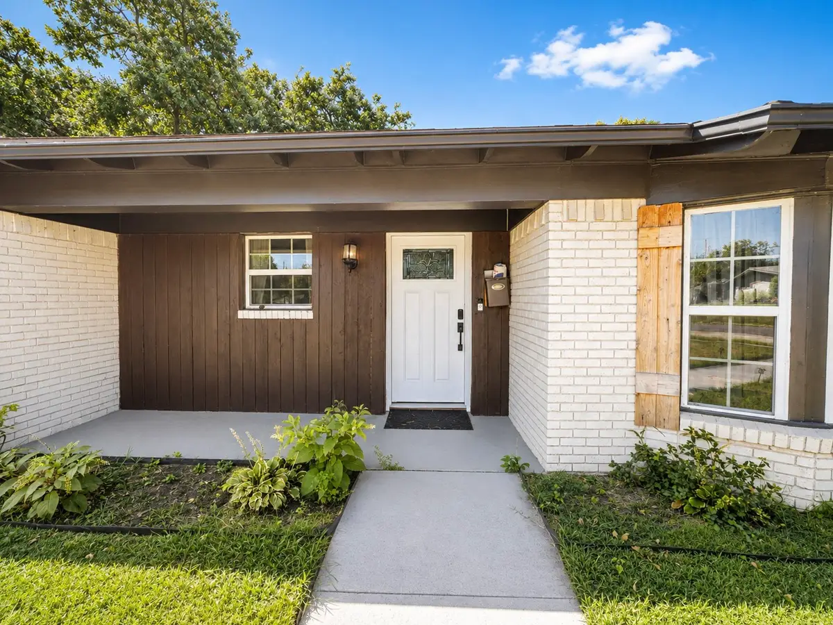 102 E Highland Drive, Irving, TX 75062 - #1