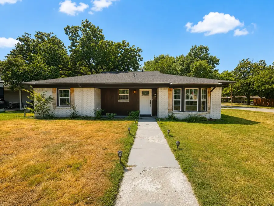 102 E Highland Drive, Irving, TX 75062 - #3