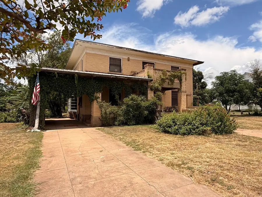 806 S Willow Street, Brady, TX 76825 - #2