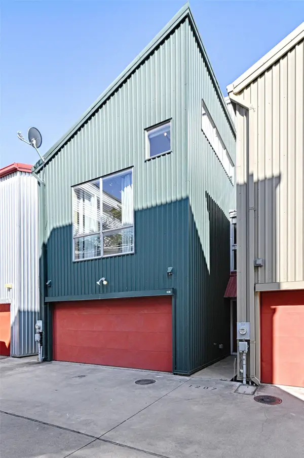 1207 Urban Lofts Drive, Dallas, TX 75215