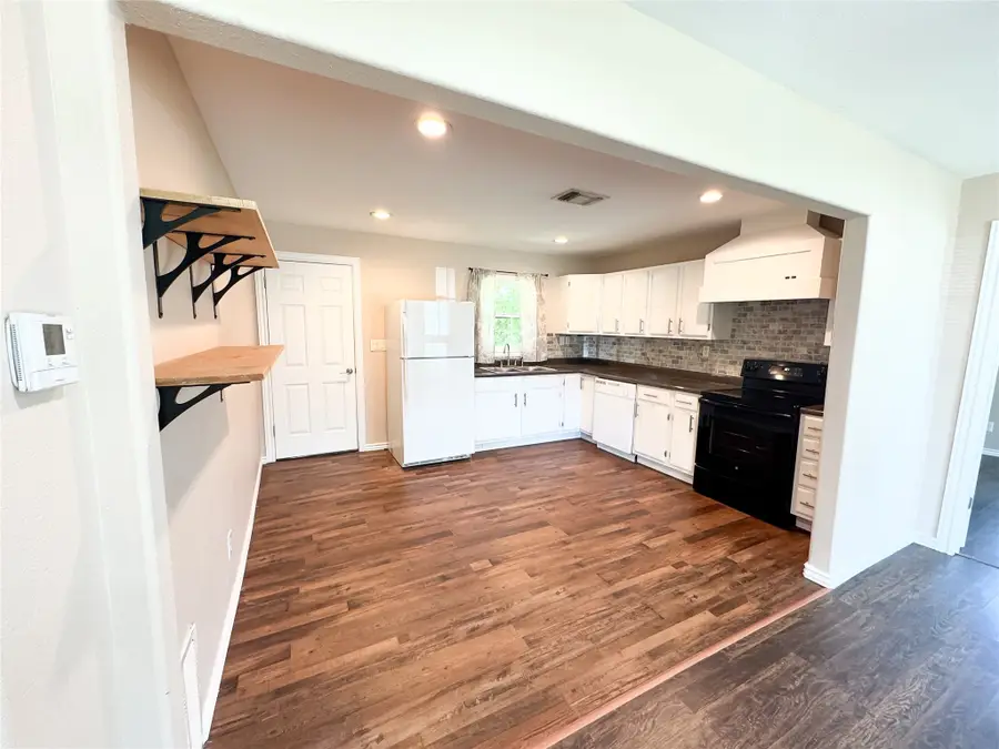 434 Woodlawn Street, Sulphur Springs, TX 75482 - #2
