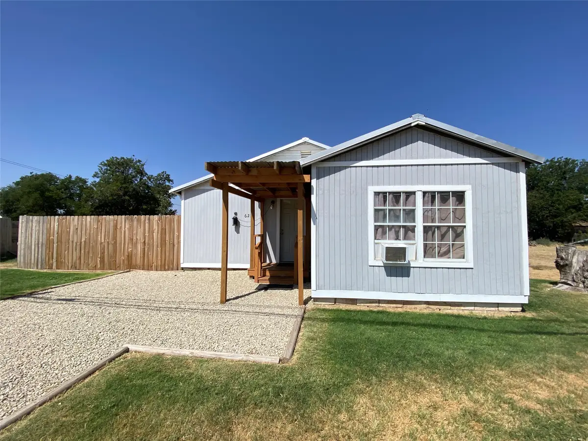 621 N Birch Avenue, Munday, TX 76371 - #1