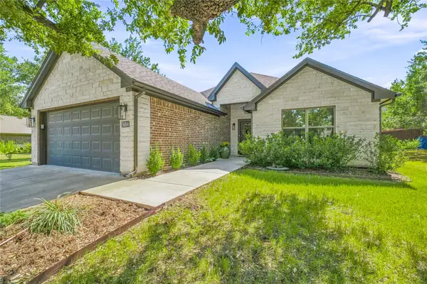 5004 Moss Rock Trail, Granbury, TX 76048