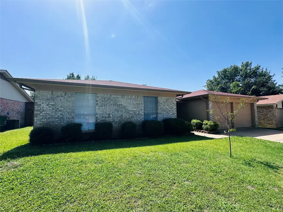 121 N Heights Drive, Crowley, TX 76036 - #2