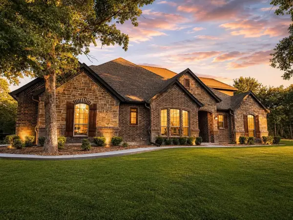 7259 Oak Creeks Court, Fort Worth, TX 76135