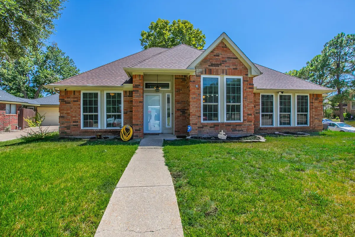 2759 Wentworth Drive, Grand Prairie, TX 75052 - #1