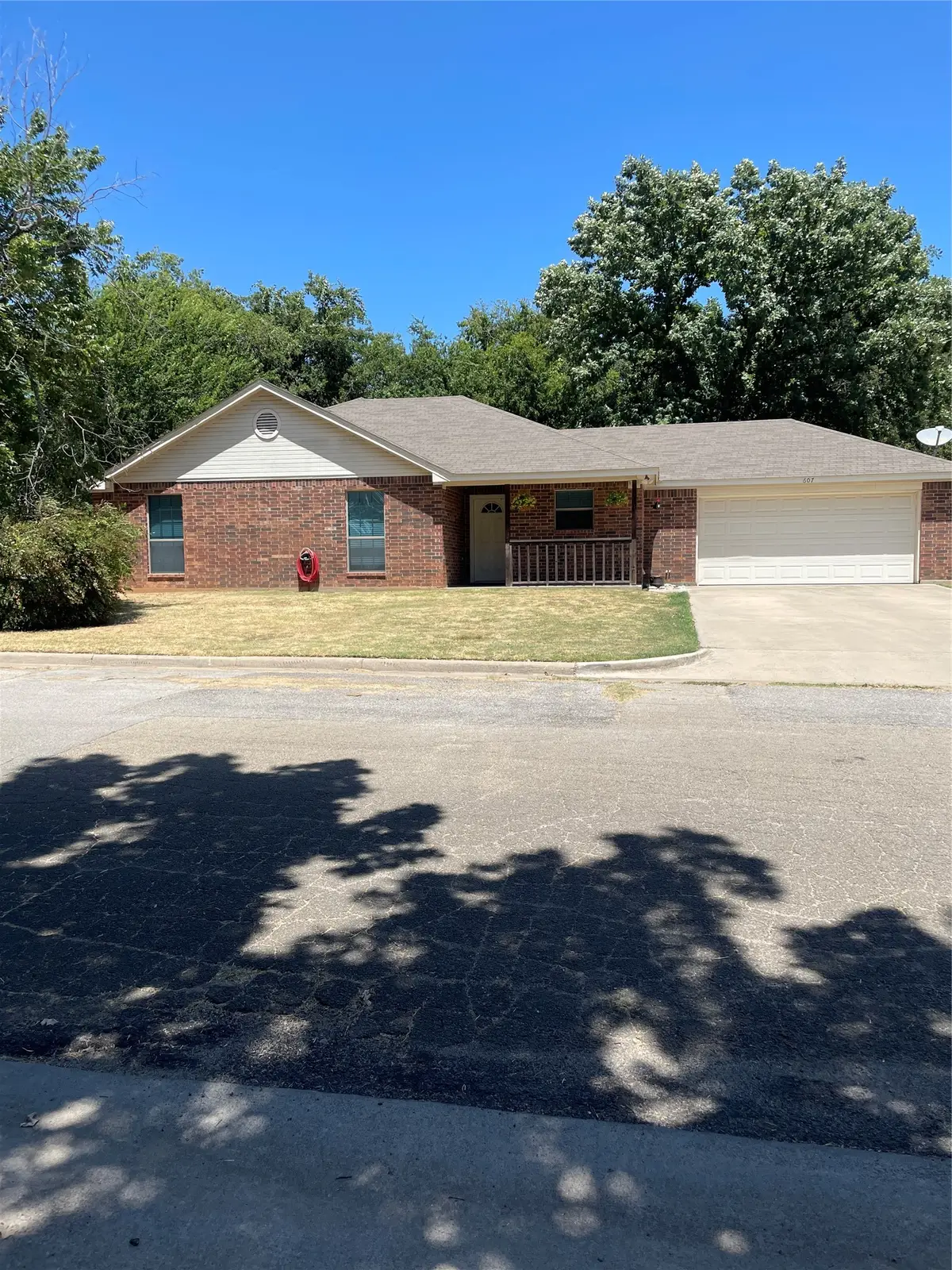 607 E Water Street, Weatherford, TX 76086 - #1