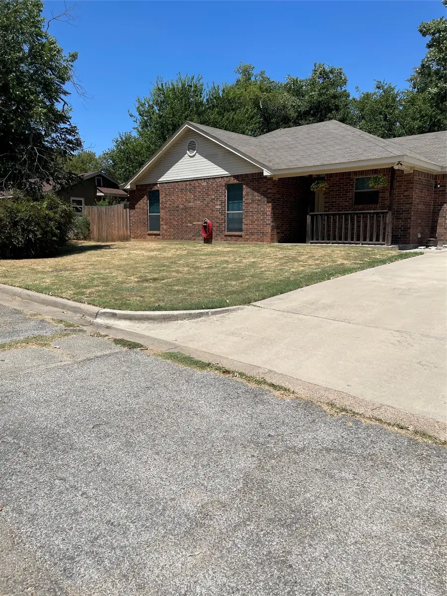 607 E Water Street, Weatherford, TX 76086 - #2