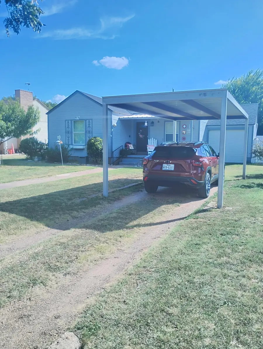 605 N 3rd Street, Ballinger, TX 76821 - #2