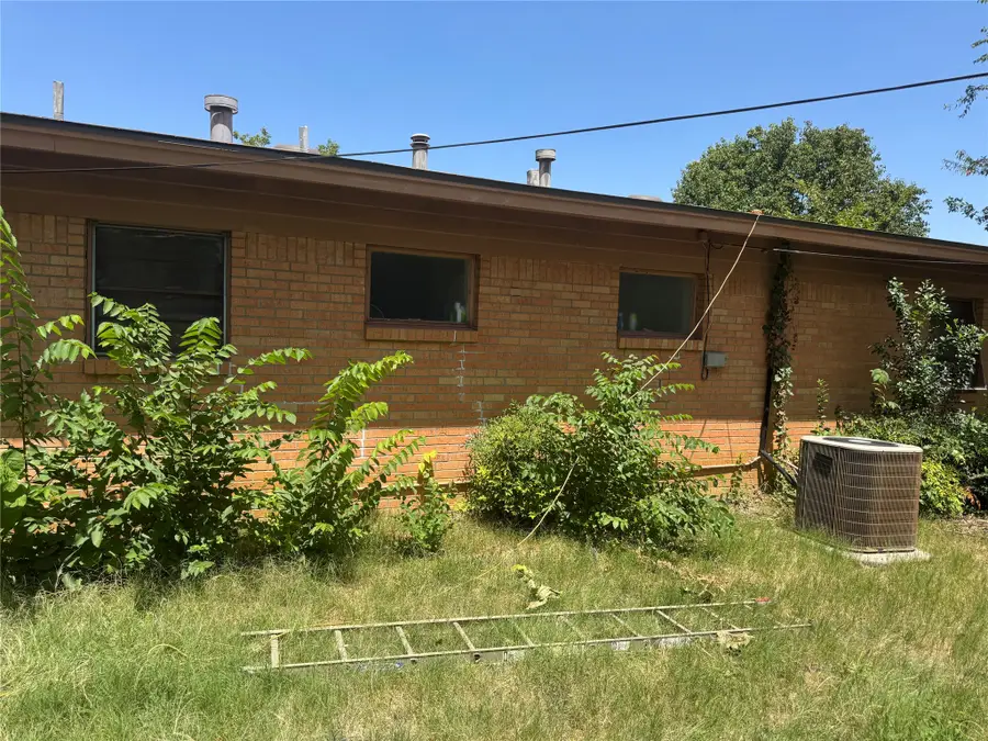 2204 Cloverdale Street, Arlington, TX 76010 - #3