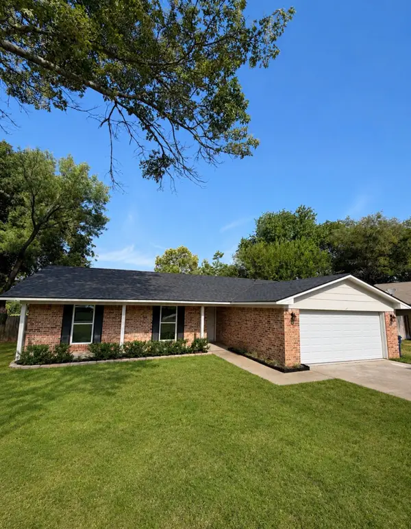 102 S Sendero Drive, Decatur, TX 76234